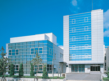 大阪南港に「大阪ハイテック研究所(現：大阪R&Dセンター)」を竣工