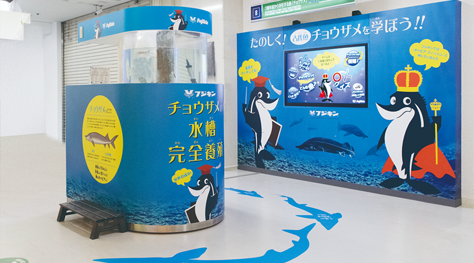 大阪科学技術館でチョウザメのタッチイベント開催
