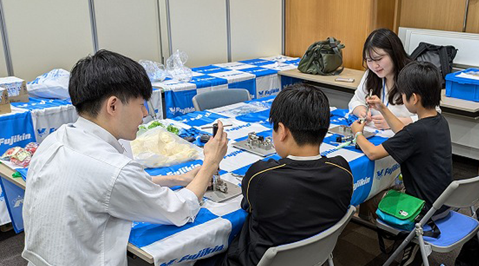 経済産業省こどもデーに協力　ガスシステムの組み立て体験会を実施