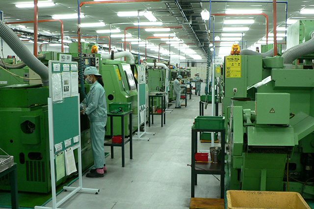 タンロン工場の機械場