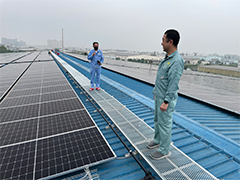 屋根置き太陽光発電パネル