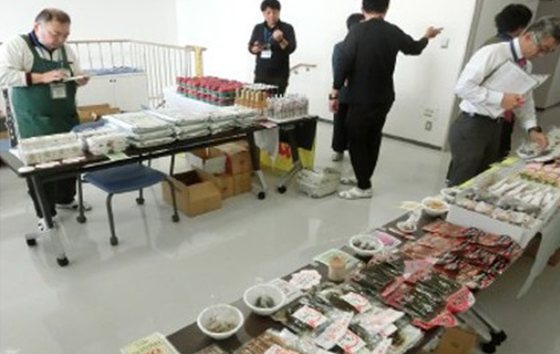 （写真2）特産・銘菓を品揃え