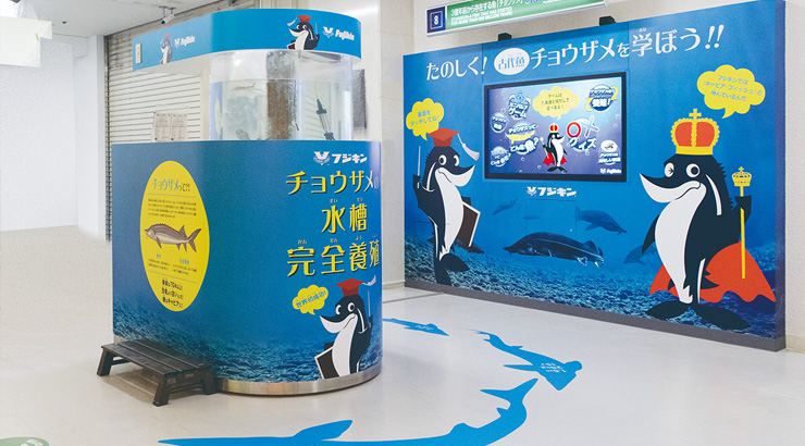 大阪科学技術館でチョウザメのタッチイベント開催