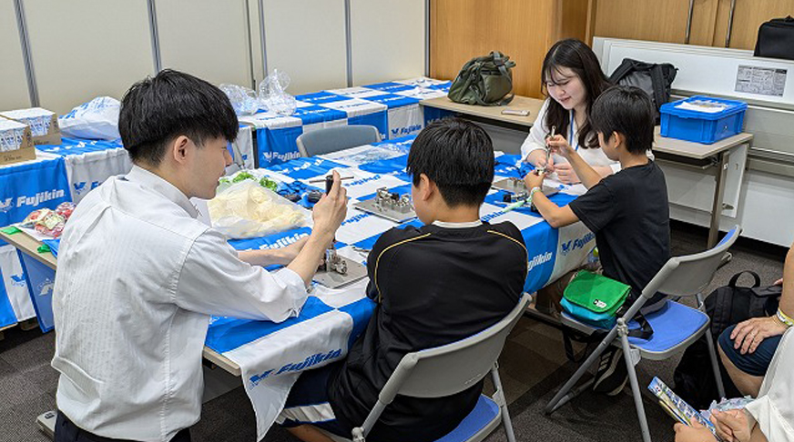 組み立て体験会1